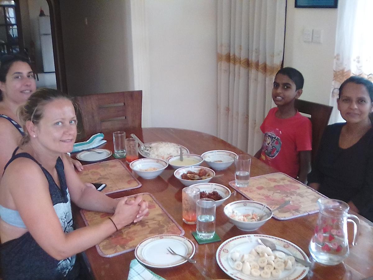 Nisha Homestay Inn Peradeniya Eksteriør billede